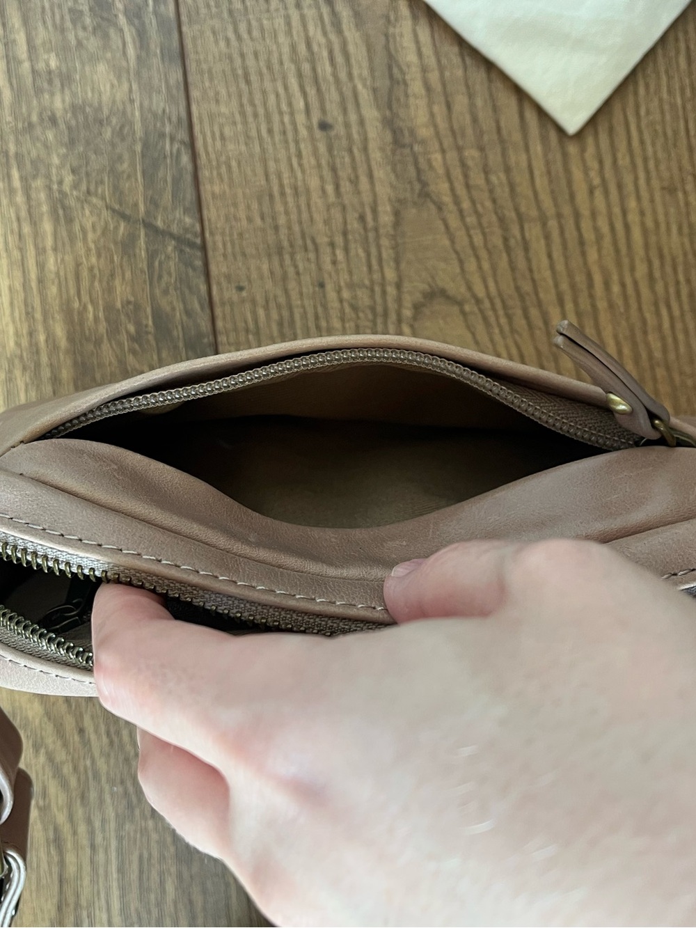 Andar Indie Dusk Leather Crossbody Bag - Picture 8 of 15